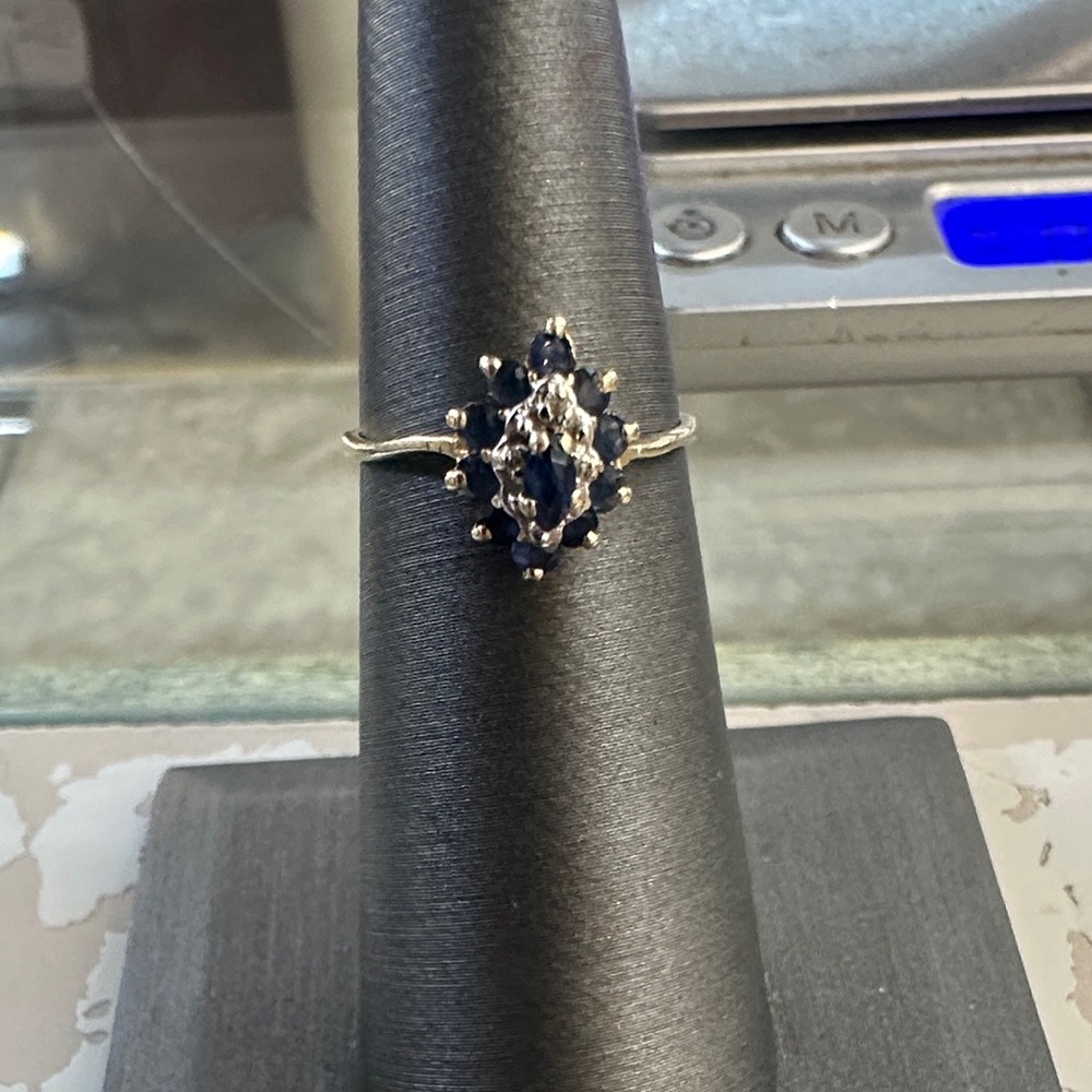 497098 - 10K YG Ring w/ Sapphires